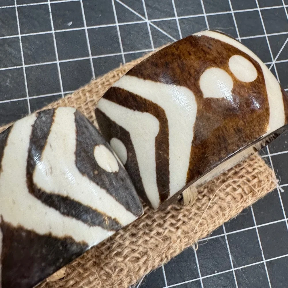 Recycle‎ Zanzibar Hand Carved Bone Napkin Rings Set of 6 Black White Geometric